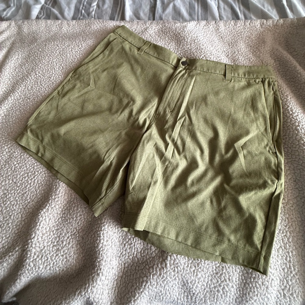 Lululemon ABC Light Green Men's Shorts